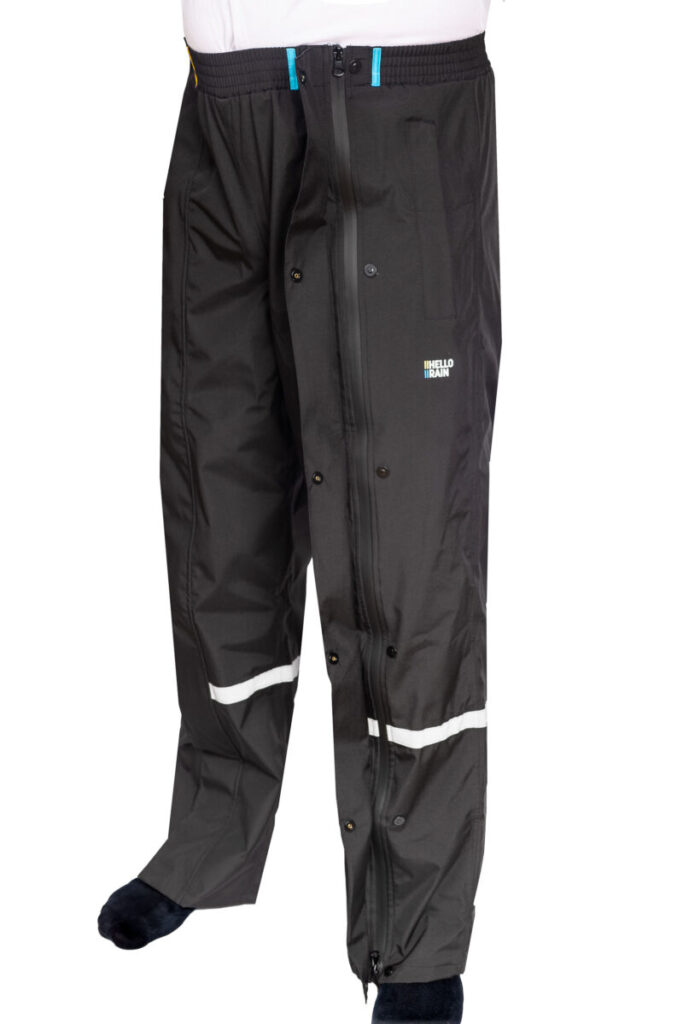 BLCK3L 2 Product afbeelding van zwarte premium regenbroek met zichtbaarheid op ritssluiting.