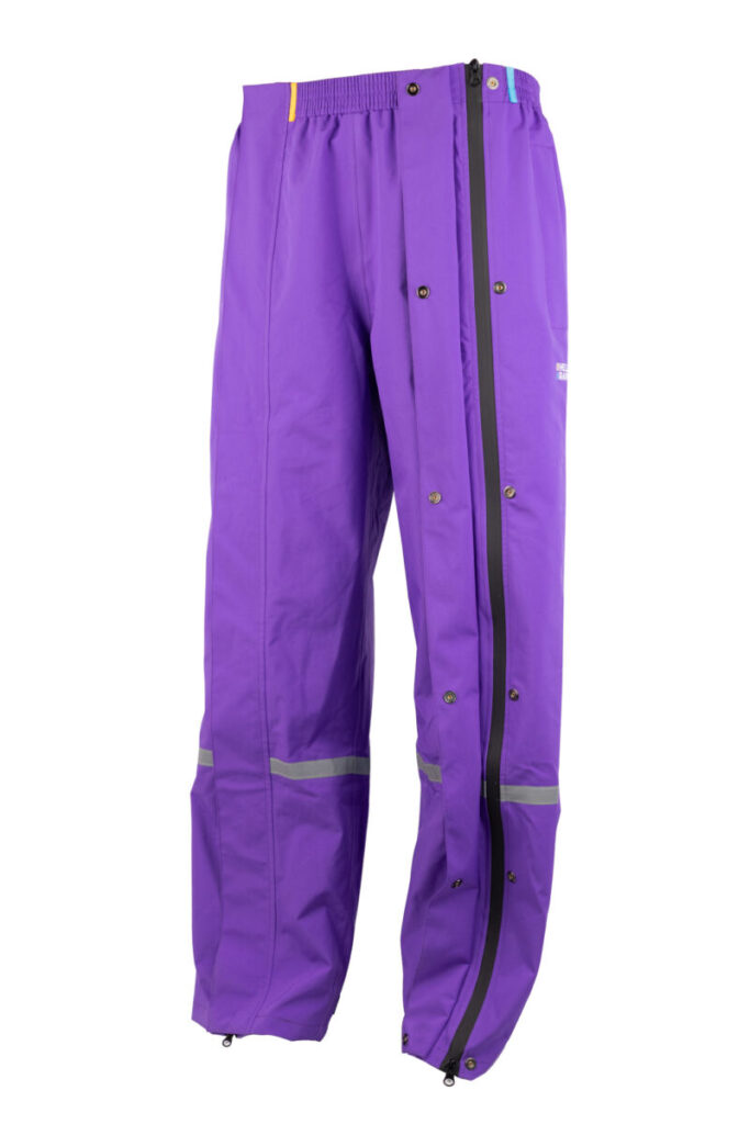 purpule4 Product afbeelding van paarse premium regenbroek met zichtbaarheid op ritssluiting.